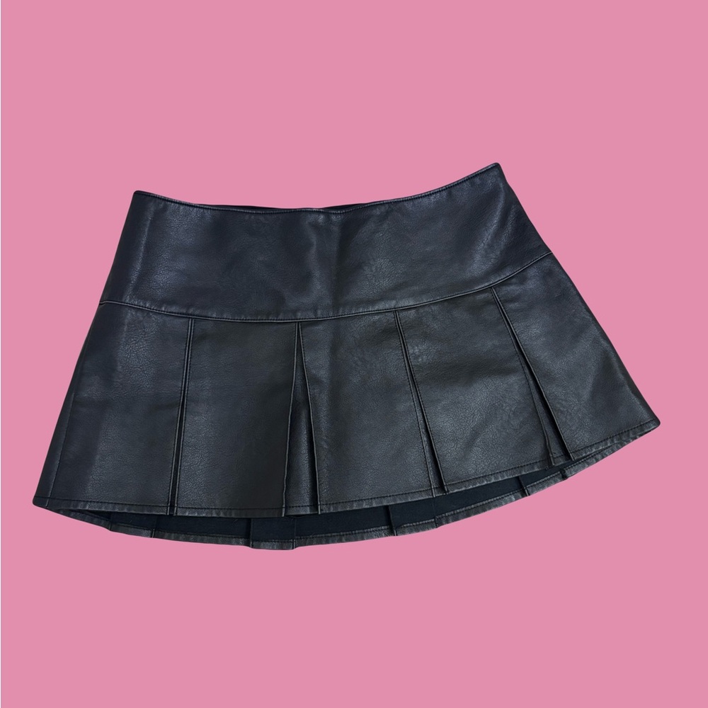 Black Pleated Faux Leather Mini Skirt - Classic Women's Style